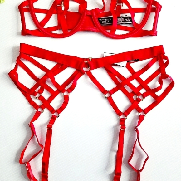 VICTORIA'S SECRET Red Very Sexy Strappy Harness Bra & Garther Belt 2 Pc Set - Picture 5 of 11